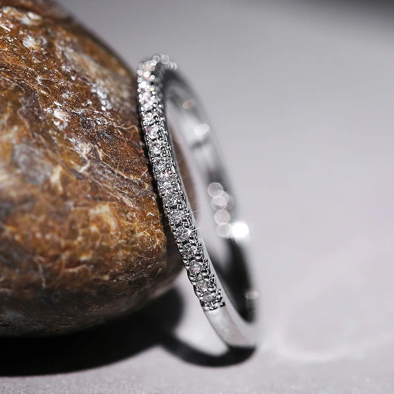 Elegant Minimalistisk Ring med Kubisk Zirkon