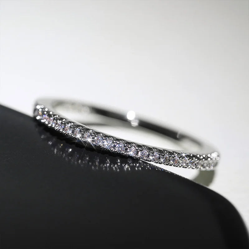 Elegant Minimalistisk Ring med Kubisk Zirkon