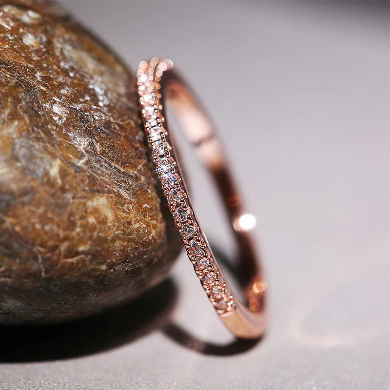 Elegant Minimalistisk Ring med Kubisk Zirkon