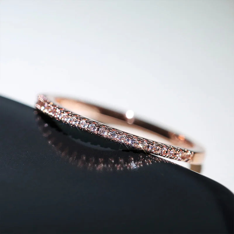 Elegant Minimalistisk Ring med Kubisk Zirkon