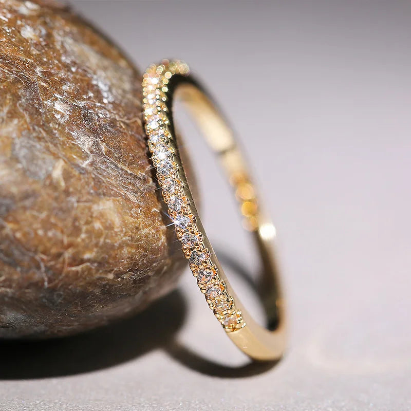 Elegant Minimalistisk Ring med Kubisk Zirkon