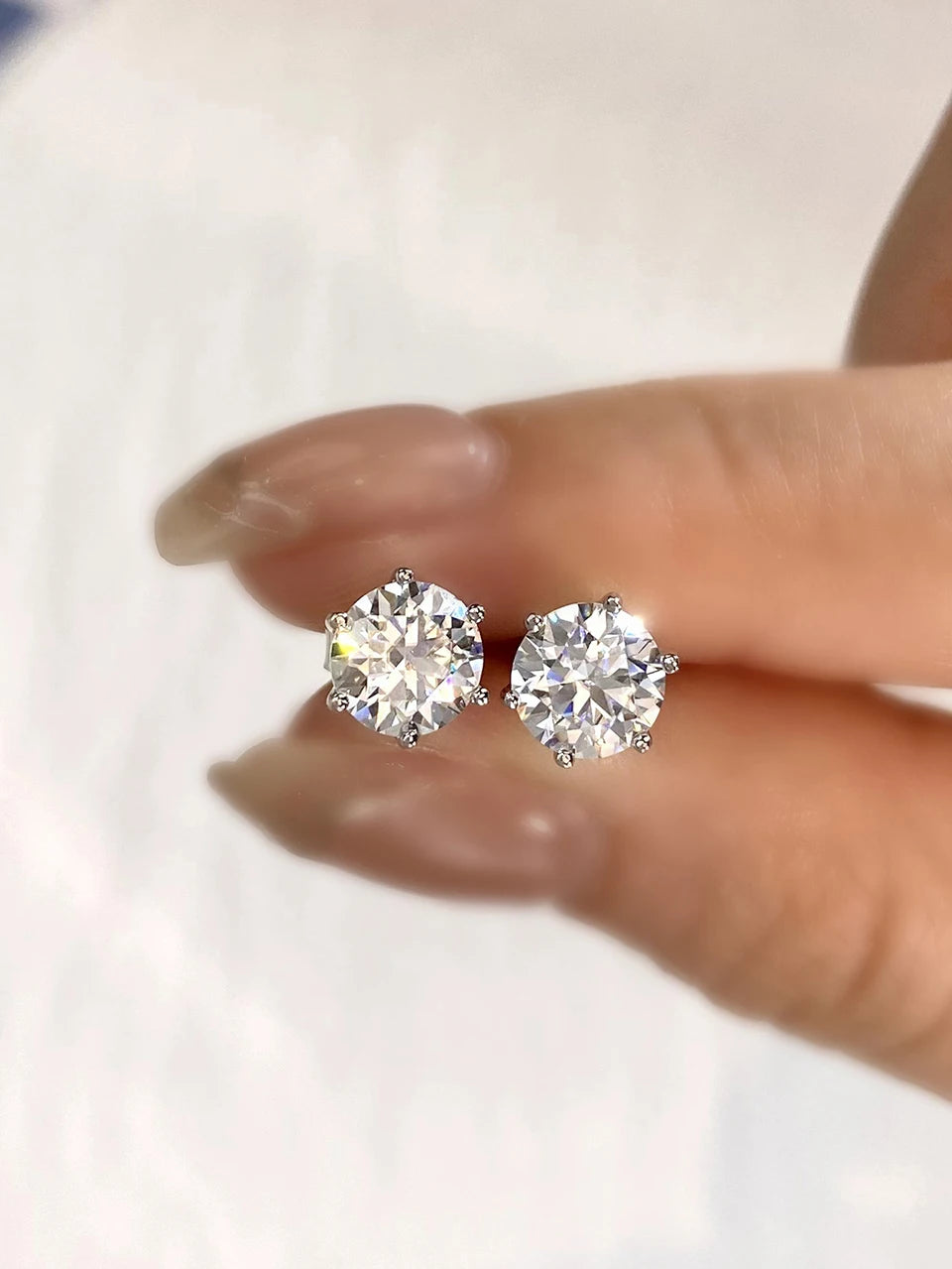 Moissanite Stud Örhängen – Diamanter i Sterling Silver Guldpläterade