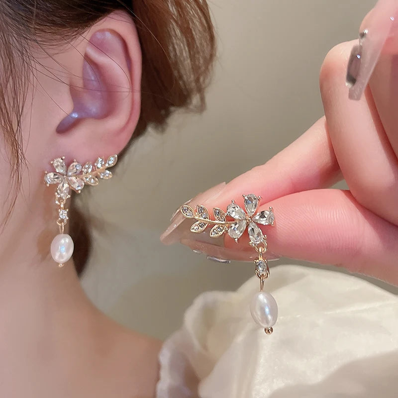 PEARL LEAF STUDS