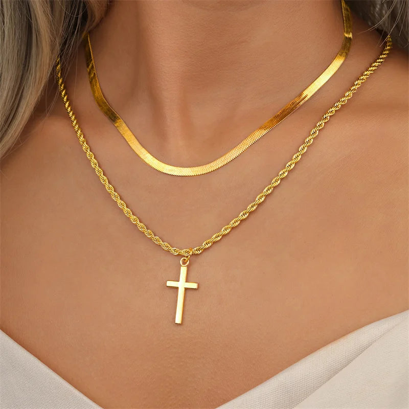 Guldfärgat halsband med kors