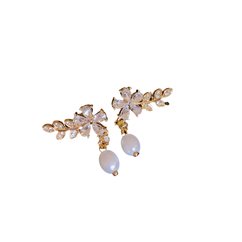 PEARL LEAF STUDS