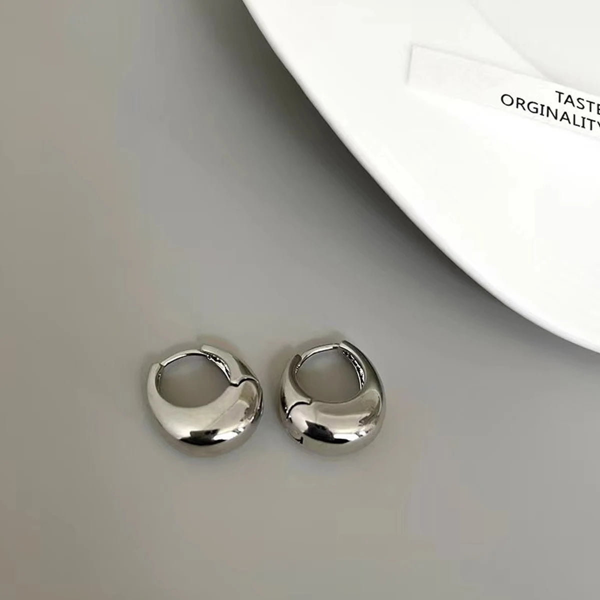 MOON HOOPS EARRINGS Silver