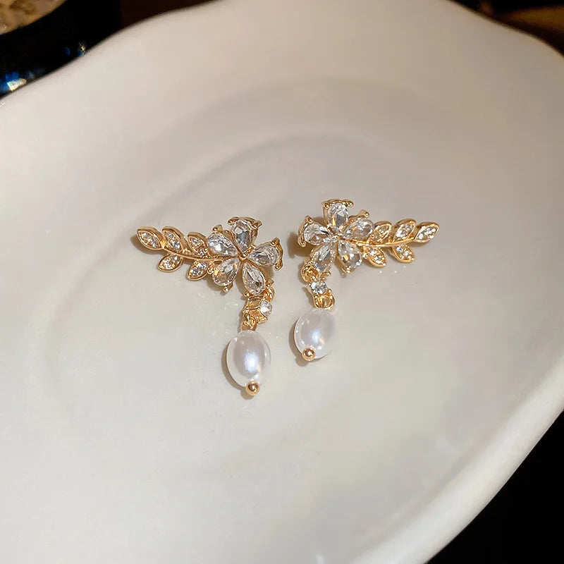 PEARL LEAF STUDS