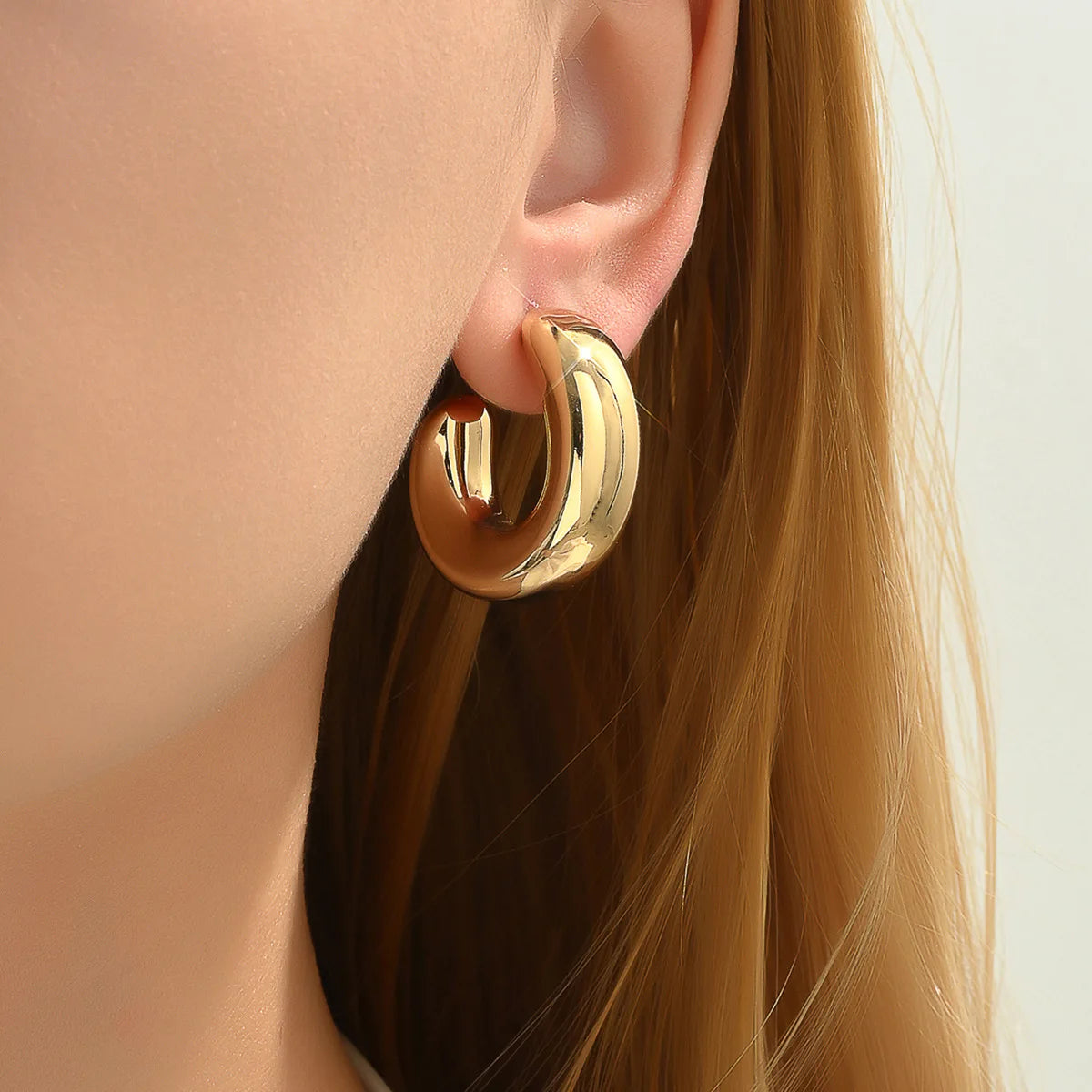 SLEEK HOOPS EARRINGS Gold
