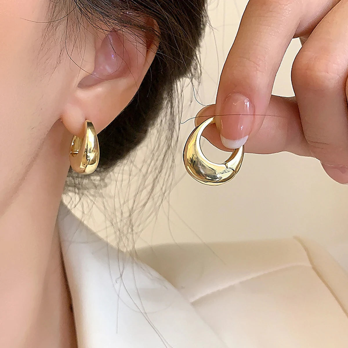 MOON HOOPS EARRINGS Silver