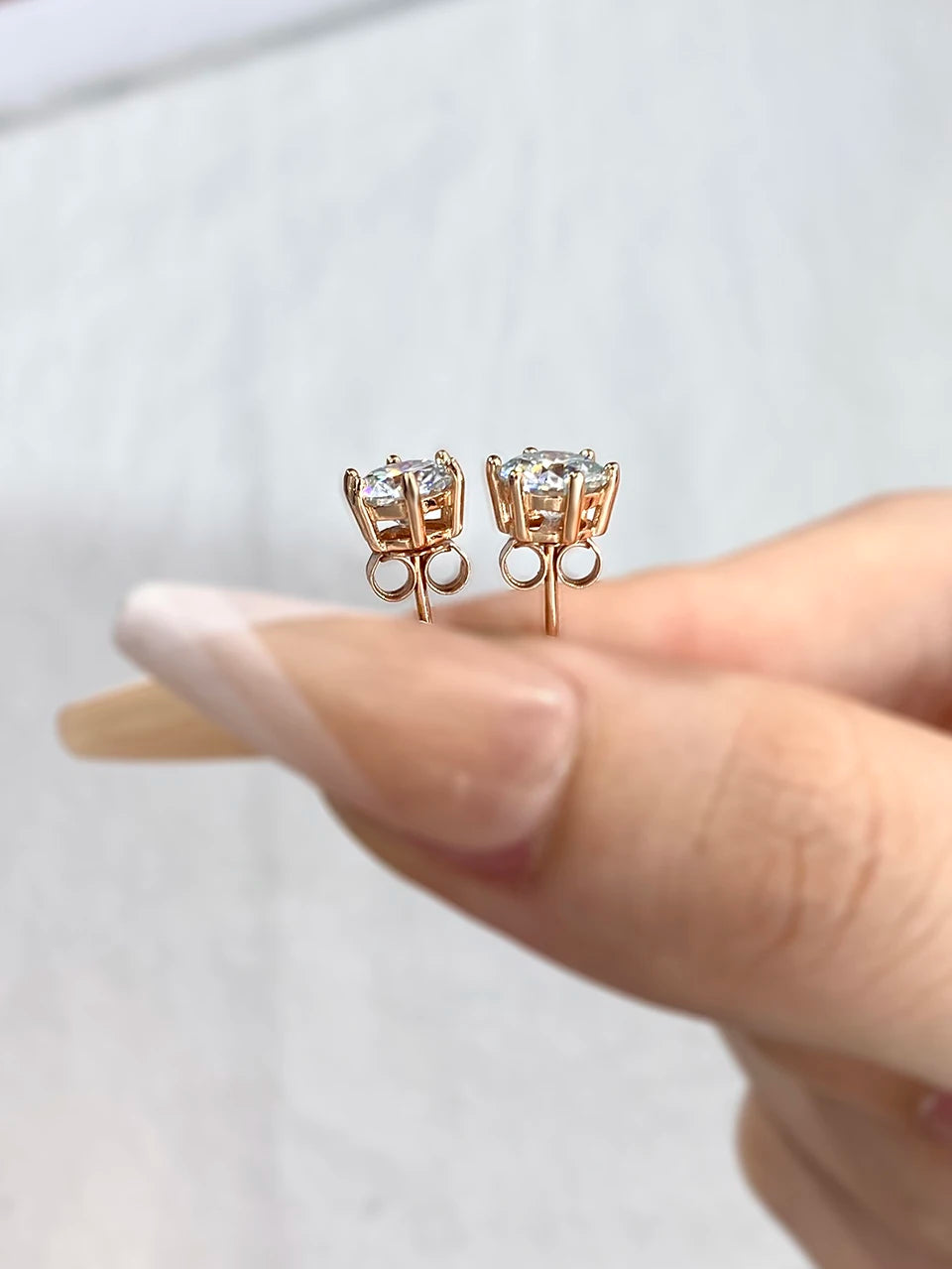 Moissanite Stud Örhängen – Diamanter i Sterling Silver Guldpläterade