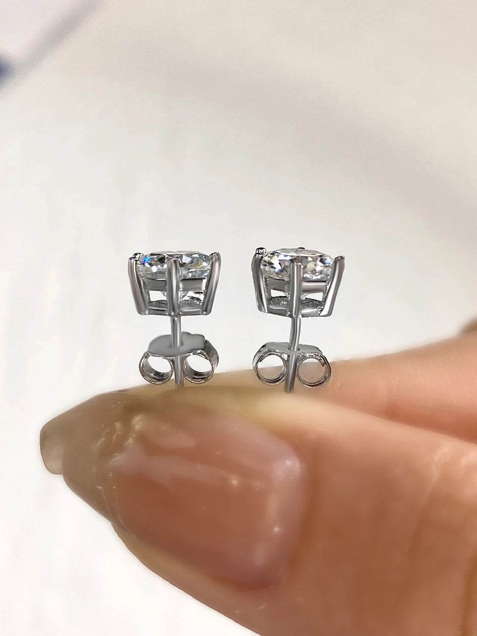 Moissanite Stud Örhängen – Diamanter i Sterling Silver Guldpläterade