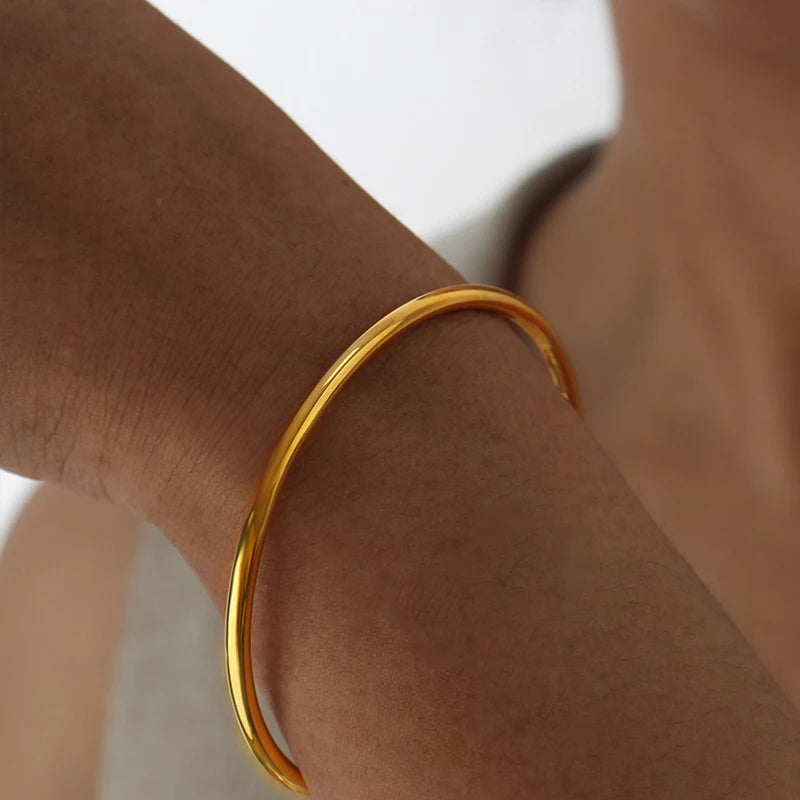 Elegant Armring i Rostfritt Stål
