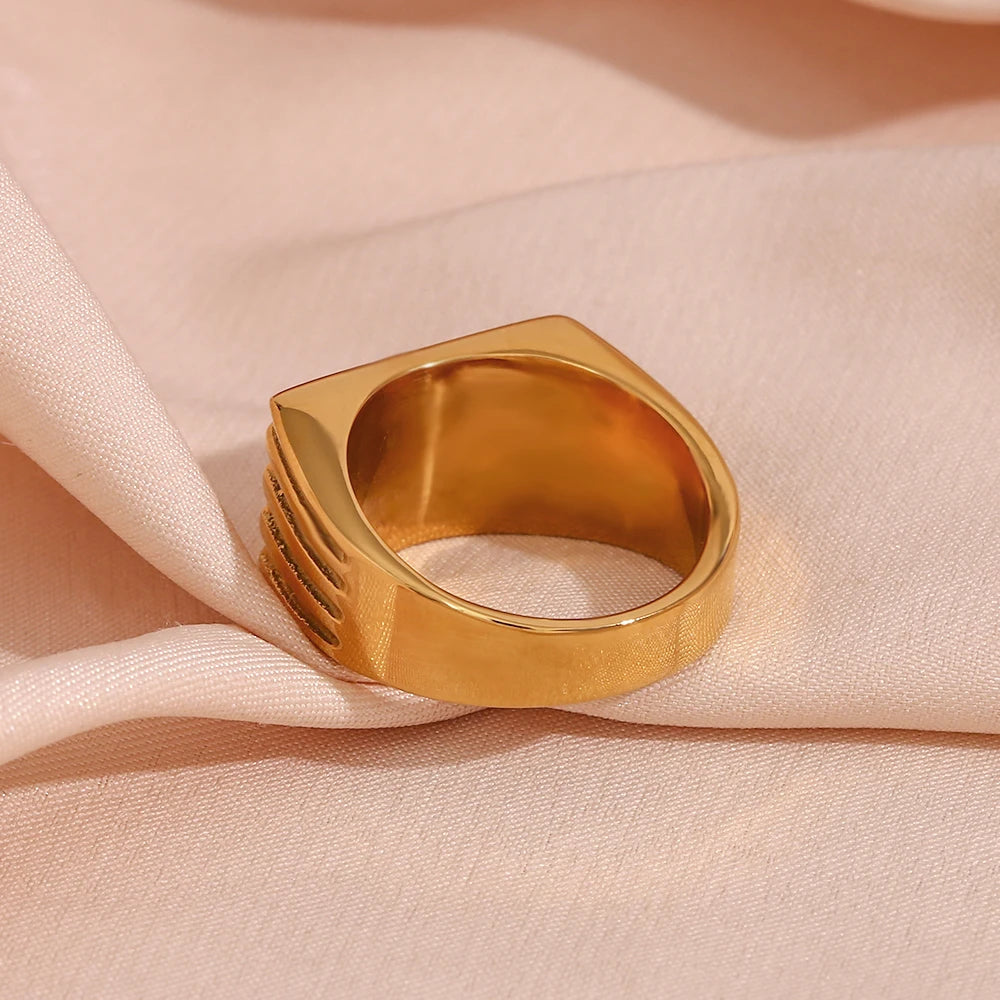 Ring med Ormmotiv