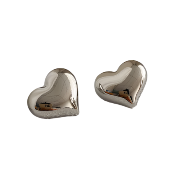 HEART STUDS EARRINGS Gold