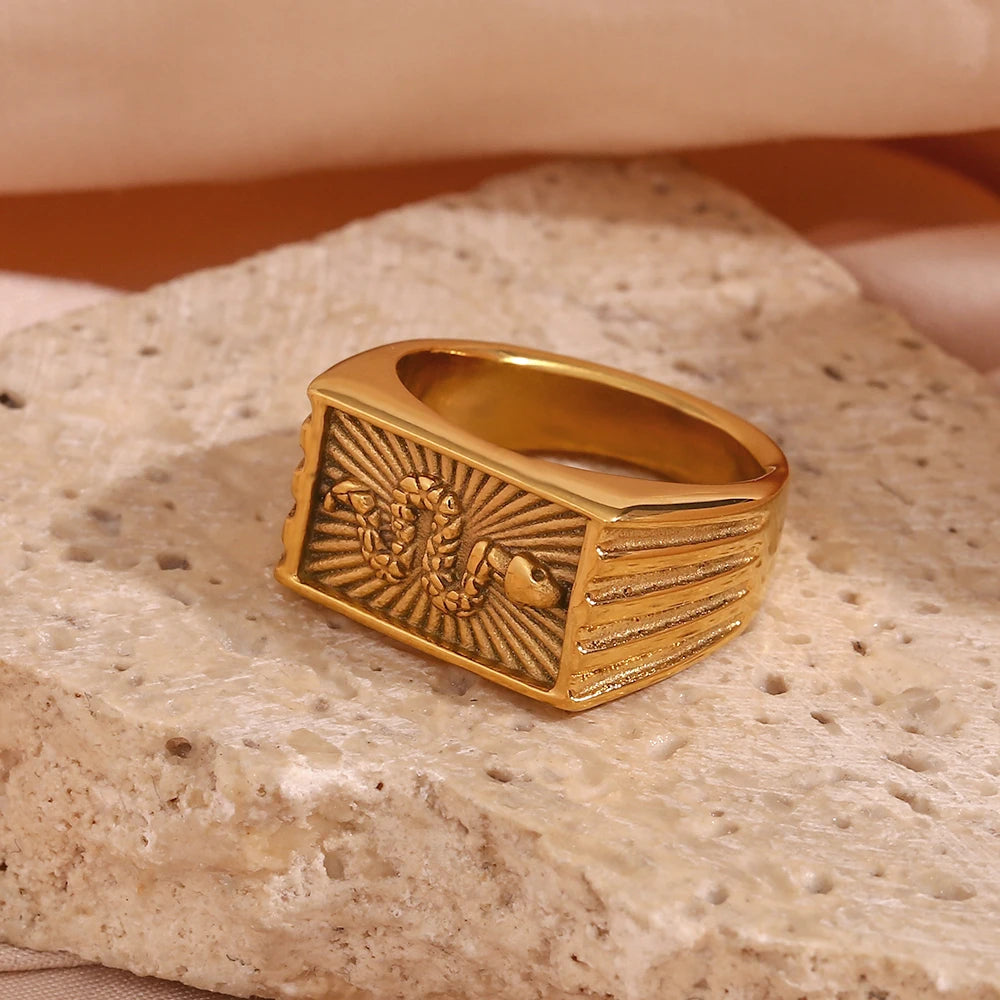 Ring med Ormmotiv