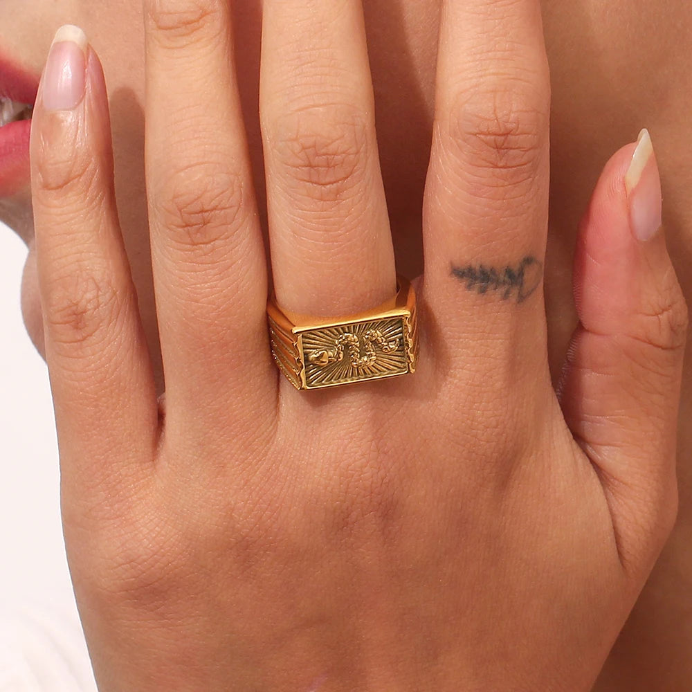 Ring med Ormmotiv