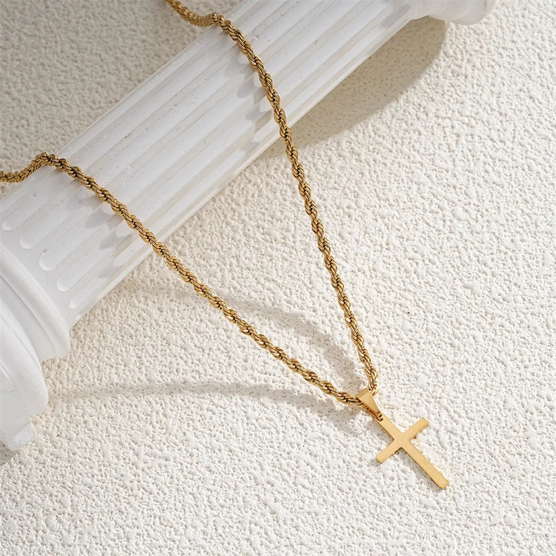 Guldfärgat halsband med kors