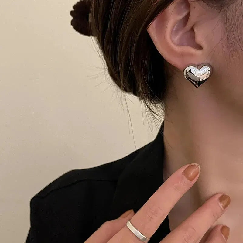 HEART STUDS EARRINGS Gold